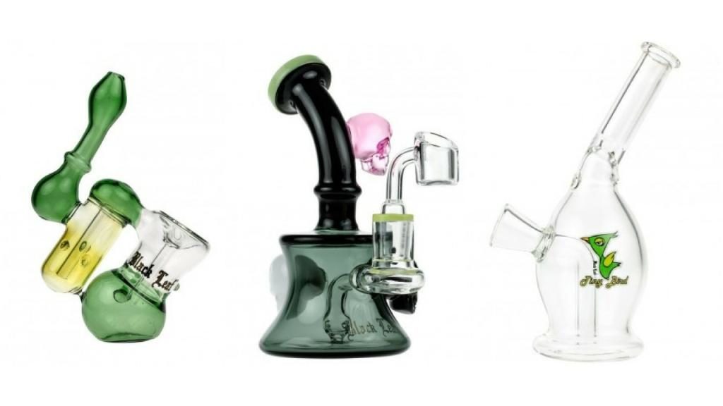 A glass bubbler aka a bubbler pipe, is the ideal smoking pipe that combines the portability of a standard hand pipe and the punch and functionality of a bong, that’s why some call them oil rigs or mini bongs. 